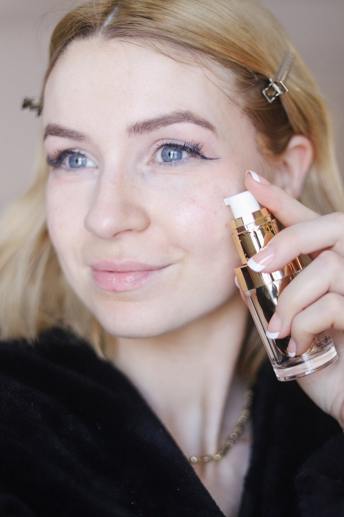 Hyaluronic Acid Serum for Fine Lines — product detail image 4